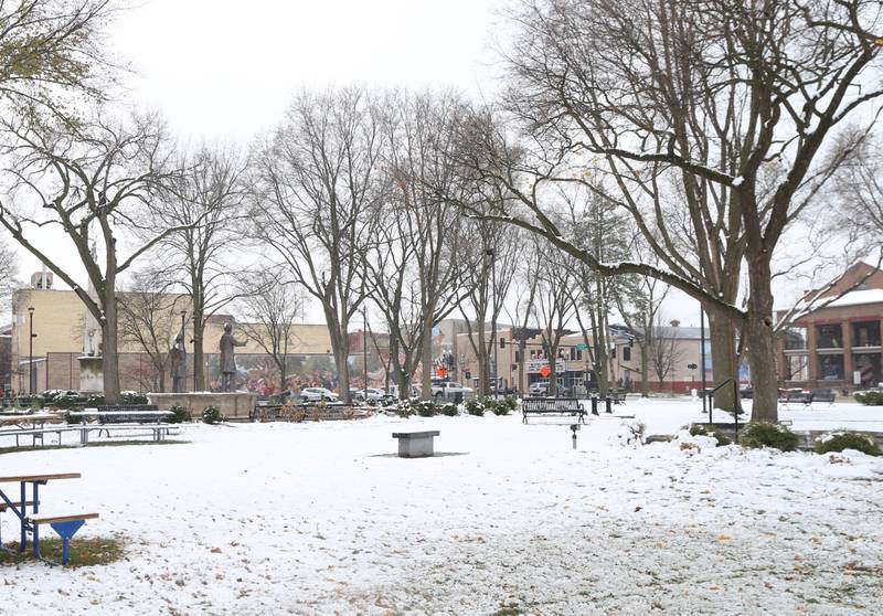 The first snowfall of the season fell at Washington Park on Tuesday, Nov. 16, 2022 in Ottawa.