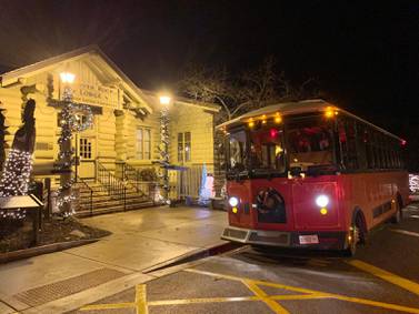 Hop Onboard Starved Rock Lodge’s Christmas Lights Trolley Tour