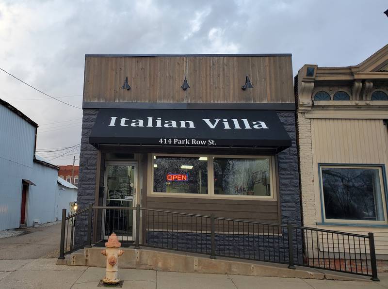 Tucked away in Henry is a local staple that has offered  its customers no shortage of variety and great-tasting food for many years. The Italian Villa, located at 414 E Park Row St., is in the heart of Henry and definitely worth the stop.