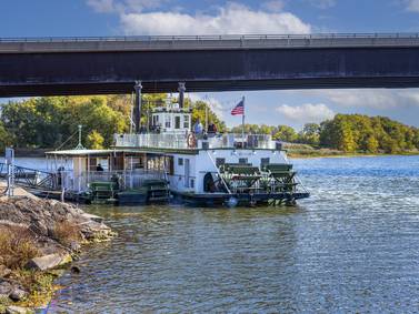 Hop aboard: Explore Starved Rock Country by boat